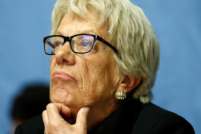 Carla del Ponte | Carla del Ponte je pojasnila, da izdaja takšnega naloga še ne pomeni, da bo Putin aretiran. "Če bo ostal v Rusiji, ne bo nikoli aretiran. Vendar pa ne bo mogel zapustiti svoje države, kar bi bil že pomemben znak, da je proti njemu veliko držav," je ocenila. | Foto Reuters