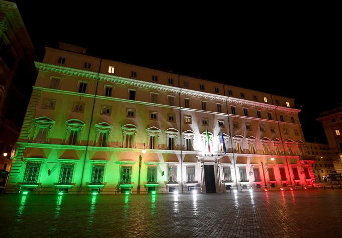 Italijanska vlada vztraja, da je uporaba te aplikacije popolnoma prostovoljna, a se, po neuradnih virih sodeč, lahko zgodi, da bo njena uporaba pogoj za več svobode gibanja. | Foto: Reuters