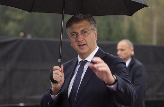 Premier Andrej Plenković je prepričan, da je država na uvedbo evra pripravljena. Napovedal je intenzivno kampanjo pred dokončnim prevzemom. Guverner hrvaške centralne banke Boris Vujčić je medtem pred dnevi na konferenci v Ljubljani dejal, da alternative prevzemu evra na Hrvaškem ni. Hrvaško gospodarstvo je namreč močno "evroizirano", valutno tveganje pa zato zelo veliko. | Foto: Bojan Puhek