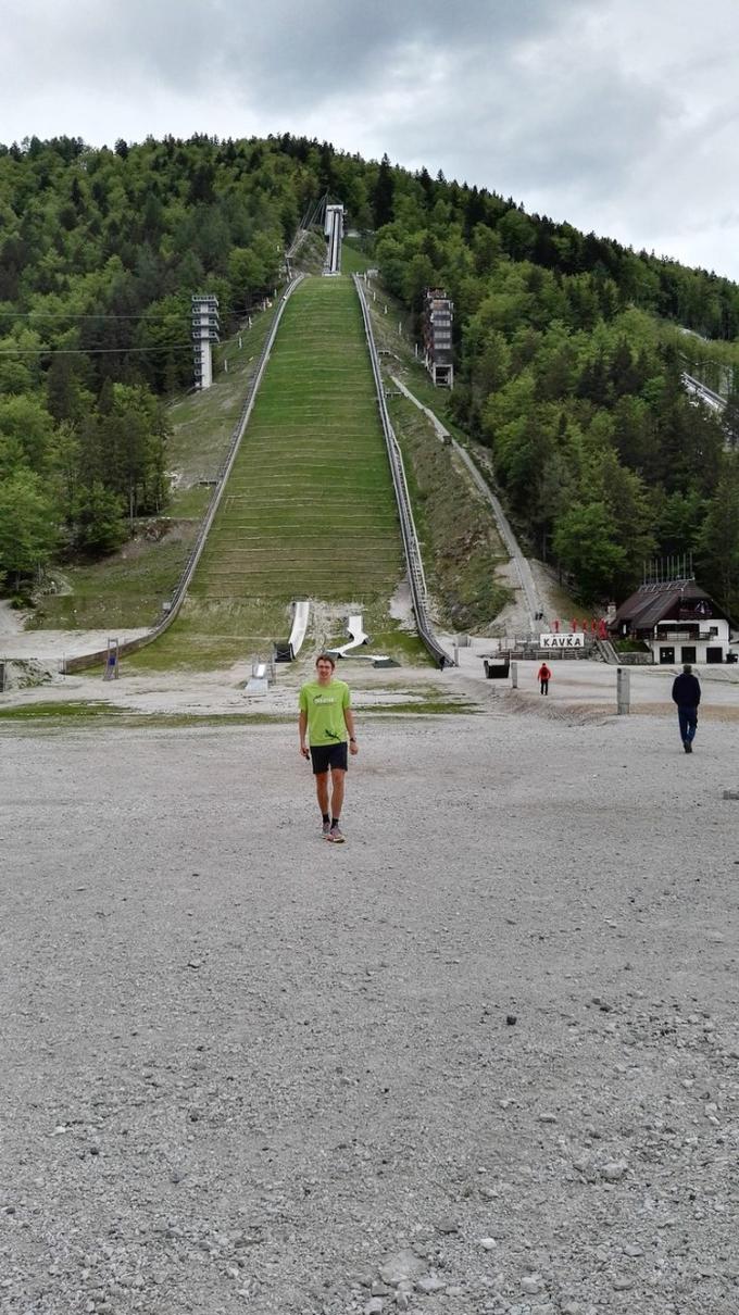 Na tekaško preizkušnjo se pripravlja tudi na kranjski in planiški smučarski skakalnici. | Foto: Osebni arhiv