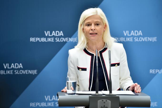 Na ministrstvu za delo, družino, socialne zadeve in enake možnosti, ki ga vodi ministrica Ksenija Klampfer, so prepričani, da je povišanje minimalne plače za 4,5 odstotka primerno in ustrezno. Vendar pa za razliko od predstavnikov Levice ne govorijo o dvigu neto zneska minimalne plače. | Foto: STA ,