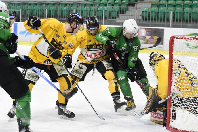 HK Olimpija Pustertal | Hokejisti Olimpije so se po dolgem popravilu vrat na četrtkovi tekmi s Pustertalom na led vrnili z drugačnim obrazom, pripravili preobrat in vodilno moštvo premagali z 2:1. | Foto Eva Brili Grebenar