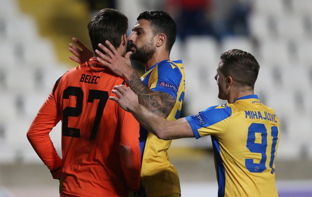 Vid Belec | Takole so soigralci pri Apoelu Vida Belca trepljali po ramenih po odlični predstavi proti Sevilli. | Foto Reuters