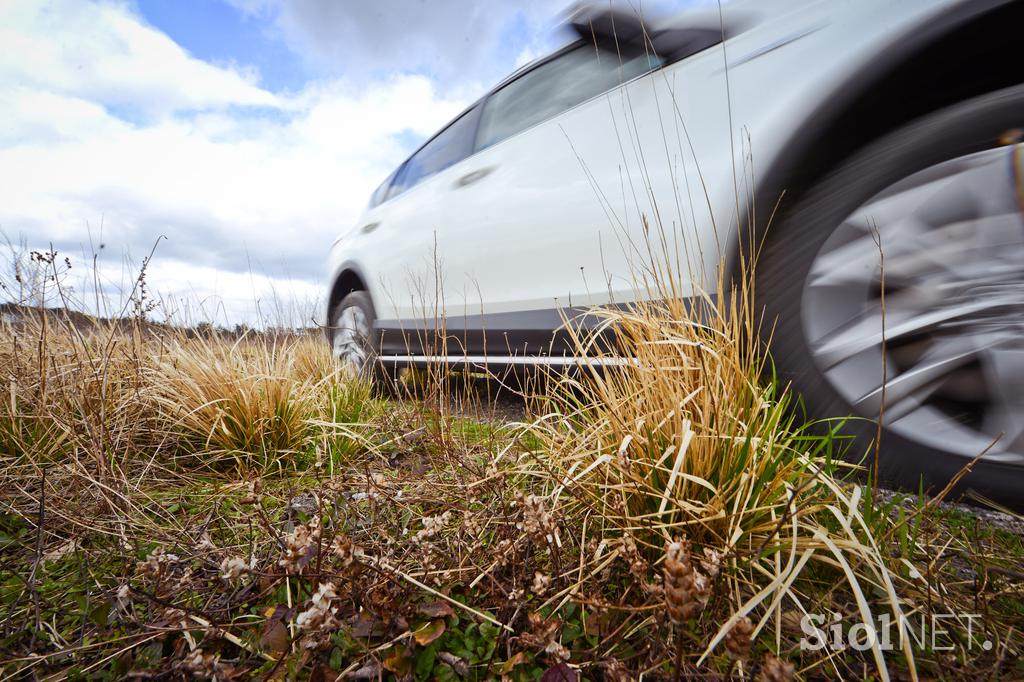 Toyota RAV4 - fotogalerija testnega vozila