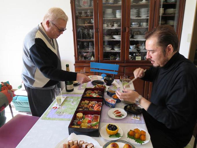 Pri njih ne jedo mesa in tradicionalnih slovenskih jedi. | Foto: Facebook