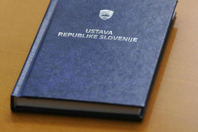 Ustava | Ustava je tudi zaveza in poziv njenim naslovnikom, v prvi vrsti nosilcem oblasti, da jo uresničujejo, je poudaril novi predsednik ustavnega sodišča Matej Accetto. | Foto STA