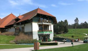 Restavracija golf kluba Arboretum: skoraj preveč zimzeleno