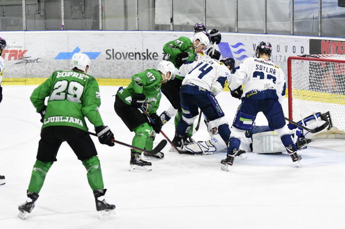 Jure Sotlar | Jure Sotlar je v četrtek spet drsal na njemu dobro znanem tivolskem ledu in z Zell am Seejem priznal premoč zmajem, katerih član je bil dolga leta. | Foto Eva Brili Grebenar