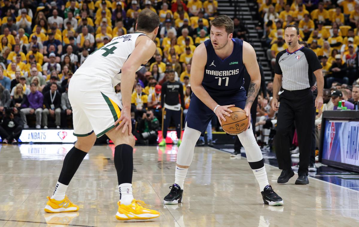 Luka Dončić | Luka Dončić je na svoji prvi tekmi v končnici zaigral v novih športnih copatih Jordan Luka 1. | Foto Reuters