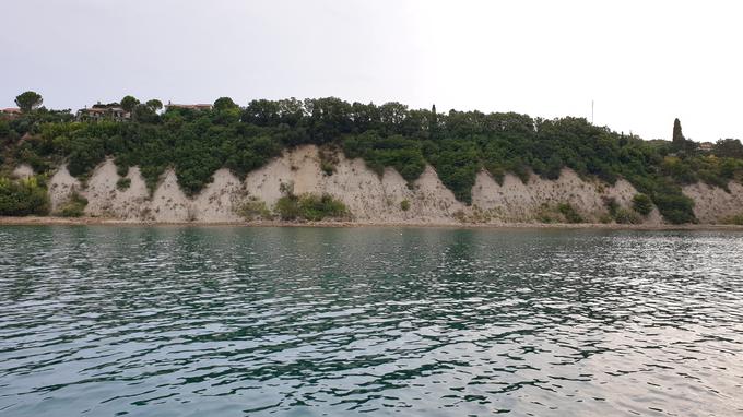 Veliko otrok je svoje prve stike z morjem doživelo prav na Debelem rtiču. | Foto: Metka Prezelj