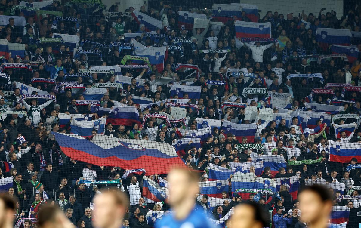 Stožice Slovenija navijači | V Sloveniji vlada ogromno zanimanje za ogled tekem Kekove čete na Euru v Nemčiji. Žal se vsem ni uresničila želja in jim žreb ni bil naklonjen ... | Foto www.alesfevzer.com