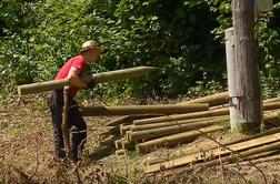 Že 21 let hodijo po Sloveniji in pomagajo domačinom pri obnovi #video