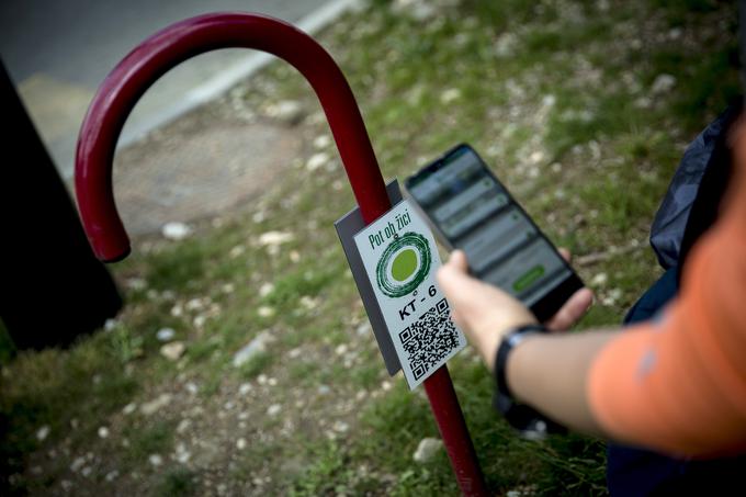 QR-kodo najdete na vseh osmih kontrolnih točkah. | Foto: Ana Kovač