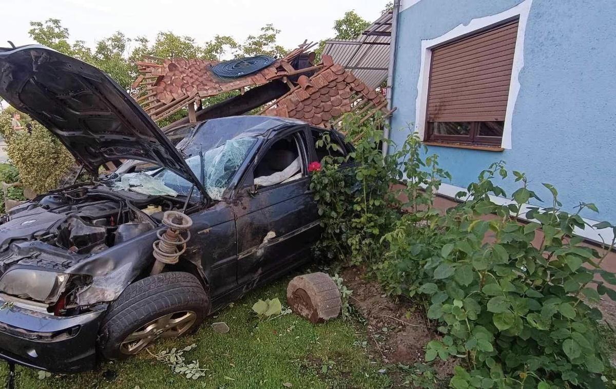 nesreča, vozilo | V nesreči sta se poškodovala tako voznik kot sopotnica. | Foto PGD Murska Sobota