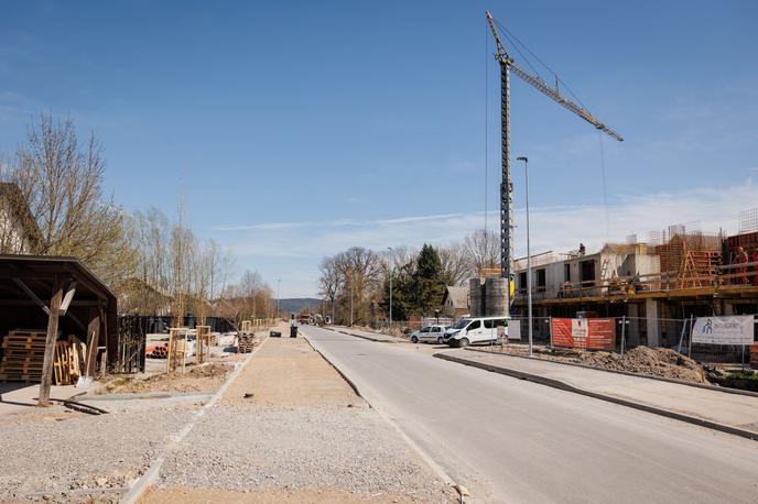 Črna vas, zapora ceste | Črnovaška cesta je bila v zadnjih letih temeljito prenovljena, trenutno pa poteka prenova Ižanske ceste skupaj s sanacijo nadvoza te prometnice prek južne ljubljanske obvoznice. | Foto STA