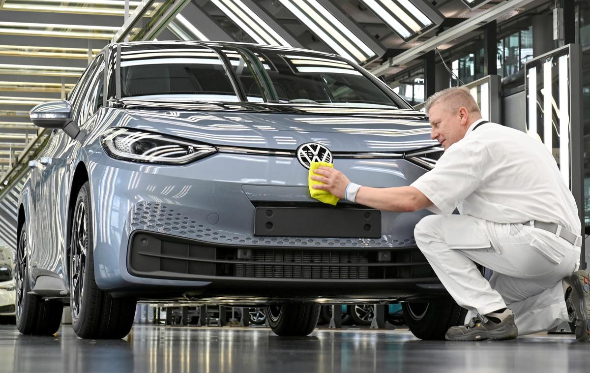 Volkswagen ID proizvodnja tovarna | Strokovnjaki iz inštituta DIW večjih odpuščanj ne napovedujejo, poudarjajo pa, da bodo brezposelni težje našli nove zaposlitve. | Foto Reuters