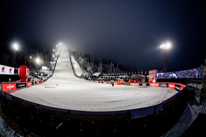 Leta 2020 je planiški spektakel potekal decembra, pod žarometi in brez prisotnosti gledalcev. | Foto: Vid Ponikvar/Sportida