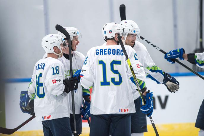 slovenska hokejska reprezentanca Romunija | Slovenski hokejisti so na drugi tekmi upravičili vlogo favoritov in Romune premagali s kar 9:1. | Foto Domen Jančič/HZS