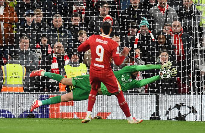 Gianluigi Donnarumma je ubranil dve 11-metrovki in v četrtfinale je napredoval PSG. | Foto: Reuters