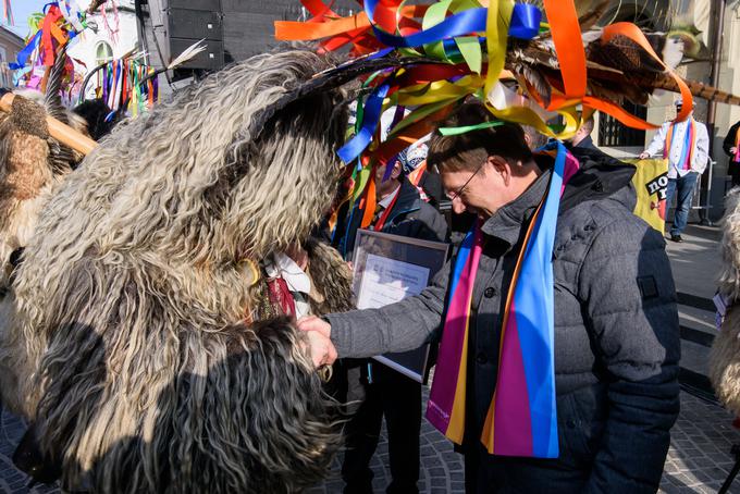 Predsednik vlade je pozdravil kurente. | Foto: STA ,