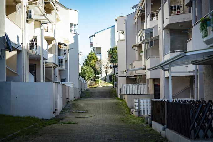 Veliko lastnikov svoje nastanitve oddaja na črno.  | Foto: Ana Kovač