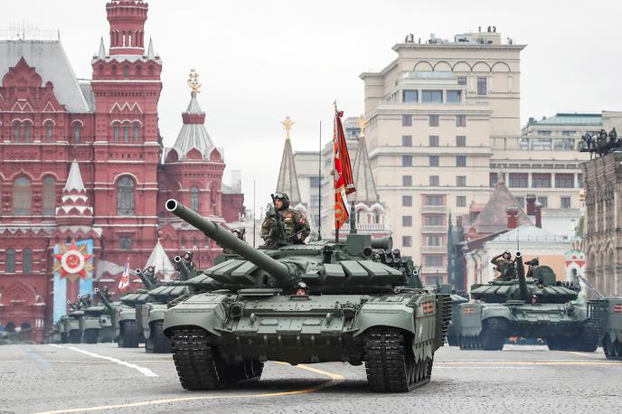 ruska vojska parada moskva | 9. maja se zahodni svet in tudi Rusija spominjata zmage nad nacizmom v drugi svetovni vojni. Vojaška parada v Moskvi ima korenine še iz časov Sovjetske zveze. | Foto Reuters