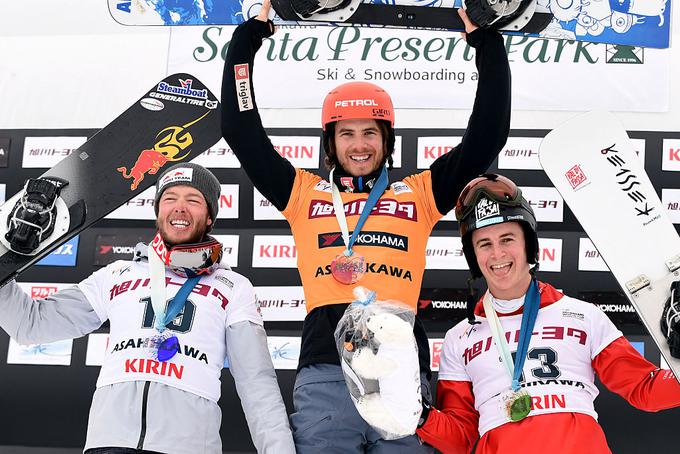 Reiter si je kot deskar zmagovalni oder delil tudi s slovenskimi tekmovalci. Leta 2015 v Asahikawi na Japonskem z Žanom Koširjem ... | Foto: Getty Images