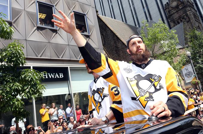 V ligi NHL je odigral skoraj tisoč tekem in dvakrat osvojil Stanleyjev pokal. Obakrat s Pittsburgh Penguins. | Foto: Reuters