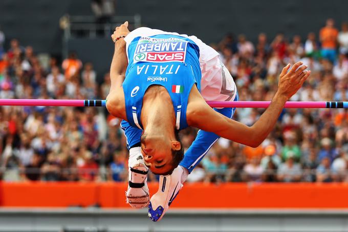 Italijan je prepoznaven po svoji polovično obriti bradi. | Foto: Getty Images