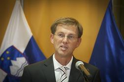 Miro Cerar tik pred zdajci zamenjal kandidata in vložil seznam (video)