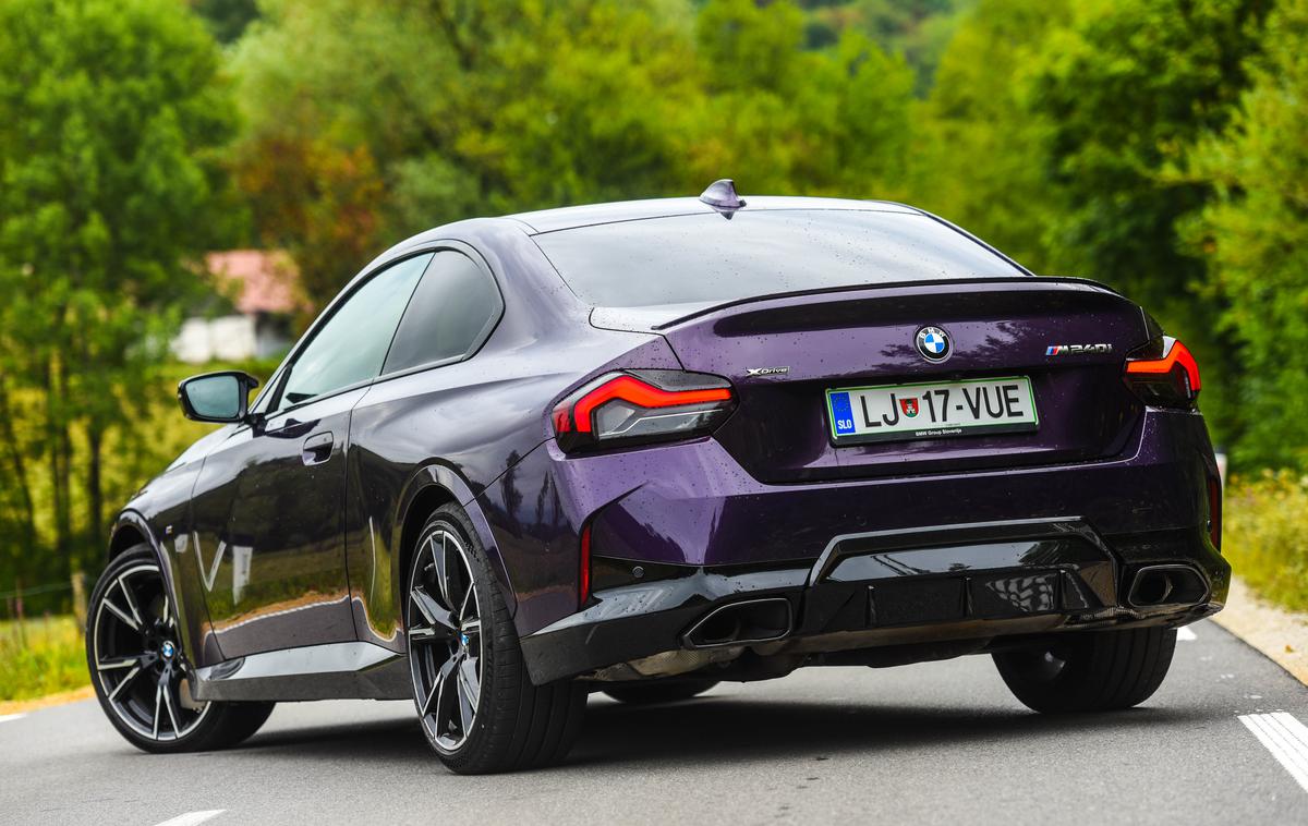 BMW M240i | Testni M240i je imel pogon speljan na vsa štiri kolesa. Slednji prinaša več nadzora in varnosti, pogon zadaj pa igrivost in vozniške užitke. | Foto Gašper Pirman