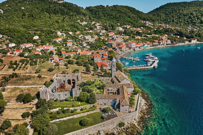 otok Lopud, samostan | Nekdanji samostan, zgrajen leta 1483, leži na severnem delu otoka. | Foto Shutterstock