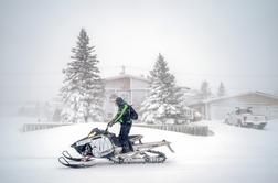 Smrtna žrtev v nesreči z motornimi sanmi na Pohorju