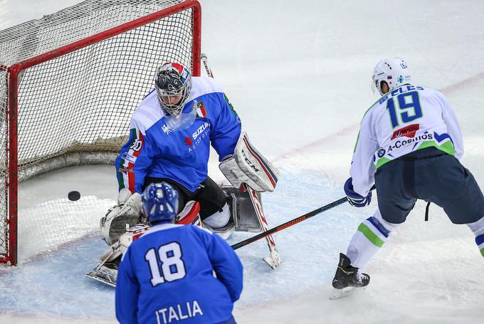 Slovenska reprezentanca bo v ponedeljek odigrala edino pripravljalno srečanje. Na Bledu bo palice prekrižala z Italijo. Po tej tekmi bo znan seznam potnikov v Minsk. | Foto: Sportida