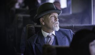 John Malkovich kot Poirot v Umorih po abecedi