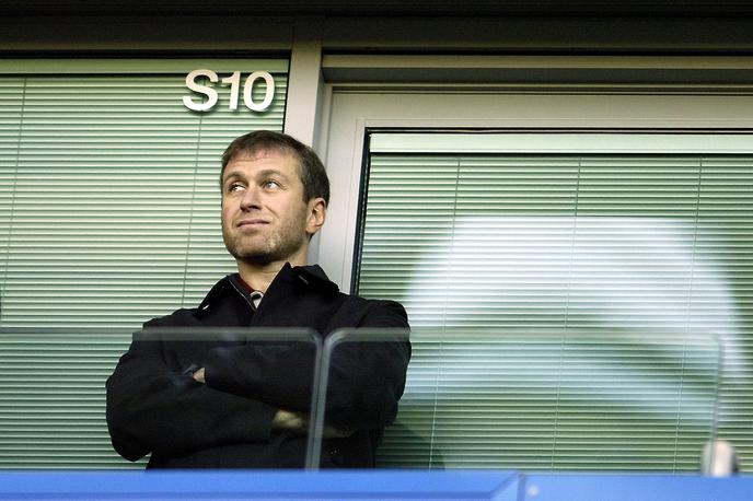 abramovič | Na seznamu sankcij je tudi več oligarhov, med njimi lastnik Chelsea Roman Abramovič. | Foto Reuters