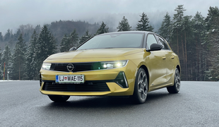 Finalisti izbora Slovenski avto leta 2023 − opel astra