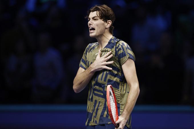 Američan Taylor Fritz je španskega zvezdnika premagal v manj kot stotih minutah. | Foto: Reuters