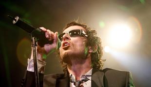 Umrl je Scott Weiland, pevec Velvet Revolver in Stone Temple Pilots