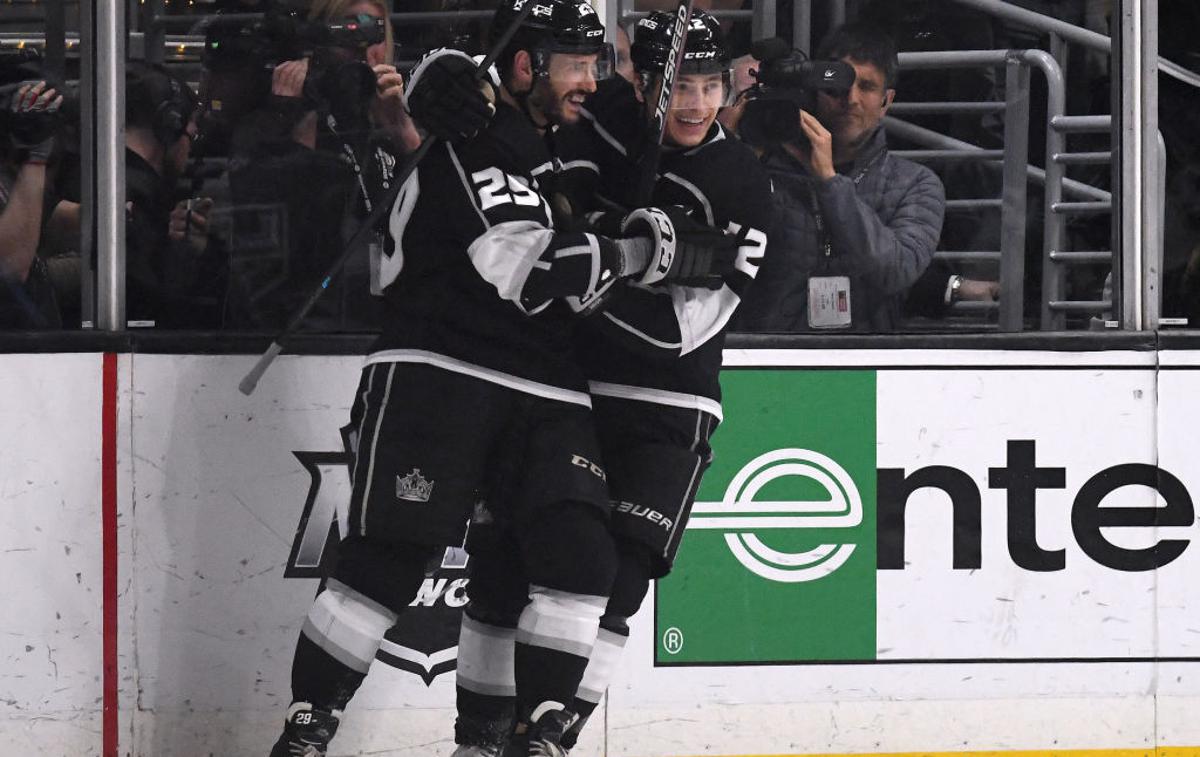 Los Angeles Kings | Kingsom Anžeta Kopitarja gre zadnje dni vse kot po maslu. Pred domačimi navijači so dosegli že sedmo zaporedno zmago.  | Foto Getty Images