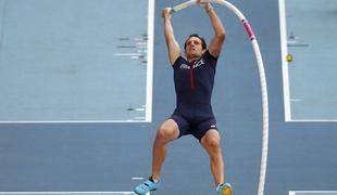 Lavillenie dvoransko sezono začel s skokom preko 593 cm