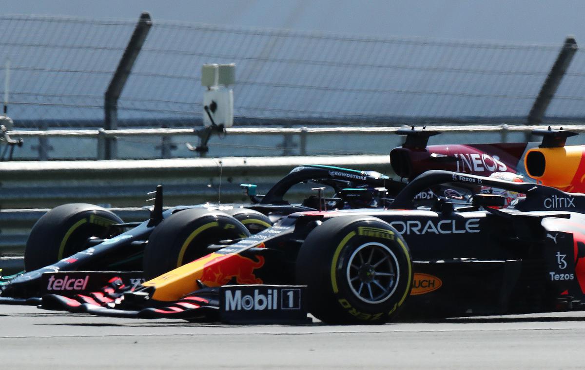 Silverstone 2021 Hamilton Verstappen | Lani v Silverstonu oster boj kolo ob kolesu med Hamiltonom in Verstappnom. | Foto Reuters