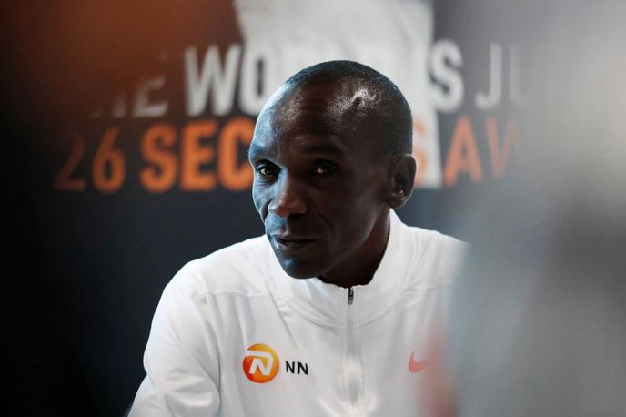 Eliud Kipchoge | V soboto med 5.00 in 9.00 bo Eliud Kipchoge krenil v tek, s katerim bo poskušal premakniti mejo človeštva. | Foto Reuters