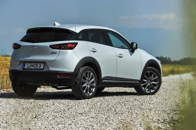 Mazda CX-3 je eden bolj priljubljenih kompaktnih crossoverjev in prav ta dimenzijski razred je v največjem porastu. | Foto: Gašper Pirman