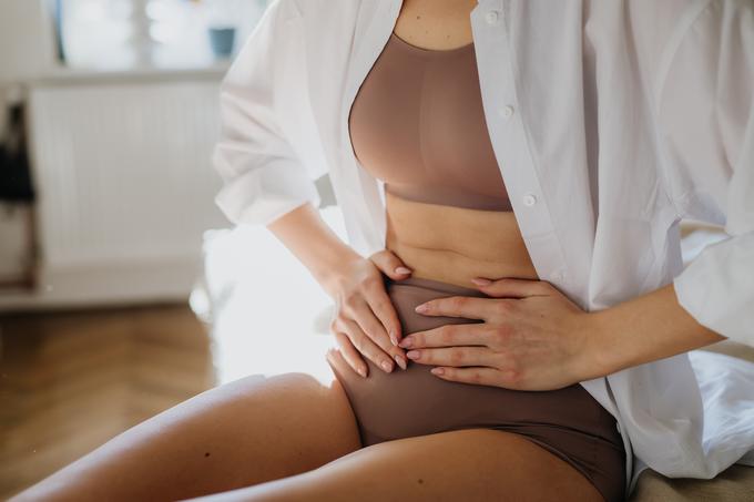 Bolečine med menstruacijo so zelo neprijetne, zato je dobro vedeti, kako si lahko pomagate.
 | Foto: Shutterstock