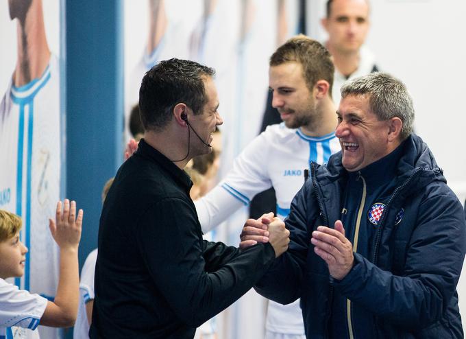 Pred tekmo je Korošec, ki do tekme na Reki ni izgubil 12 srečanj zapored,  izžareval dobro voljo. Pošalil se je tudi z glavnim delivcem pravice. | Foto: Vid Ponikvar