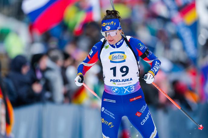 biatlon Pokljuka, Julia Simon | Julia Simon je zmagovalka uvodne pokljuške tekme. | Foto Aleš Fevžer