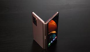 Samsung Galaxy Z Fold2: odločen korak naprej za pregibne telefone