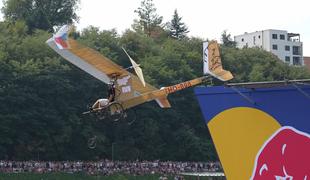 V Mariboru potekal Red Bull Flugtag #video