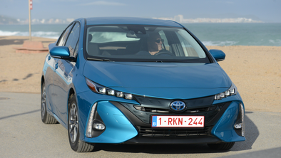 Toyota prius plug-in hybrid: z električnim kablom do realnih treh litrov porabe